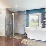 6 Bedroom Pet Friendly In *