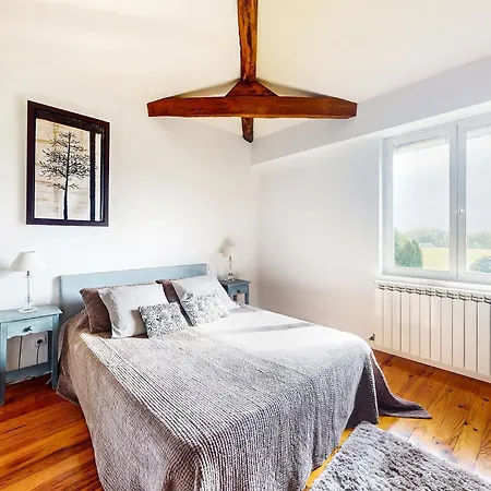 Сasa de vacaciones 6 Bedroom Pet Friendly In Montréjeau