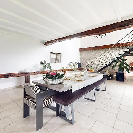 Σπίτι διακοπών In With Wifi