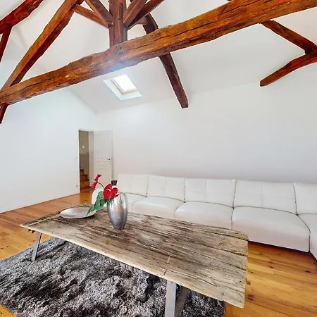 6 Bedroom Pet Friendly In *
