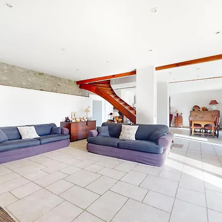 6 Bedroom Pet Friendly In Montréjeau