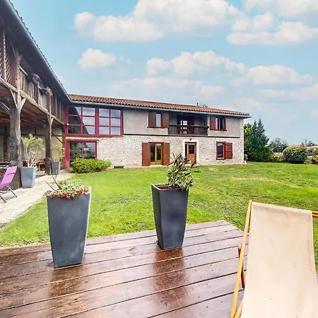 Сasa de vacaciones 6 Bedroom Pet Friendly In Montréjeau