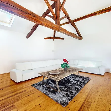 Σπίτι διακοπών In With Wifi